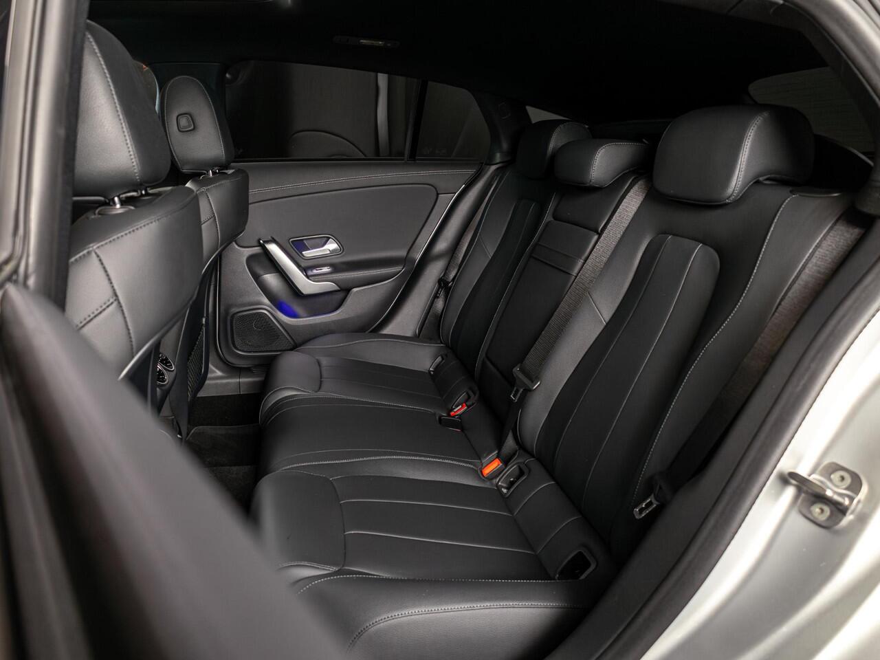 Mercedes-Benz Cla Shooting Brake 200 Luxury Line Panorama dak | Trekhaak