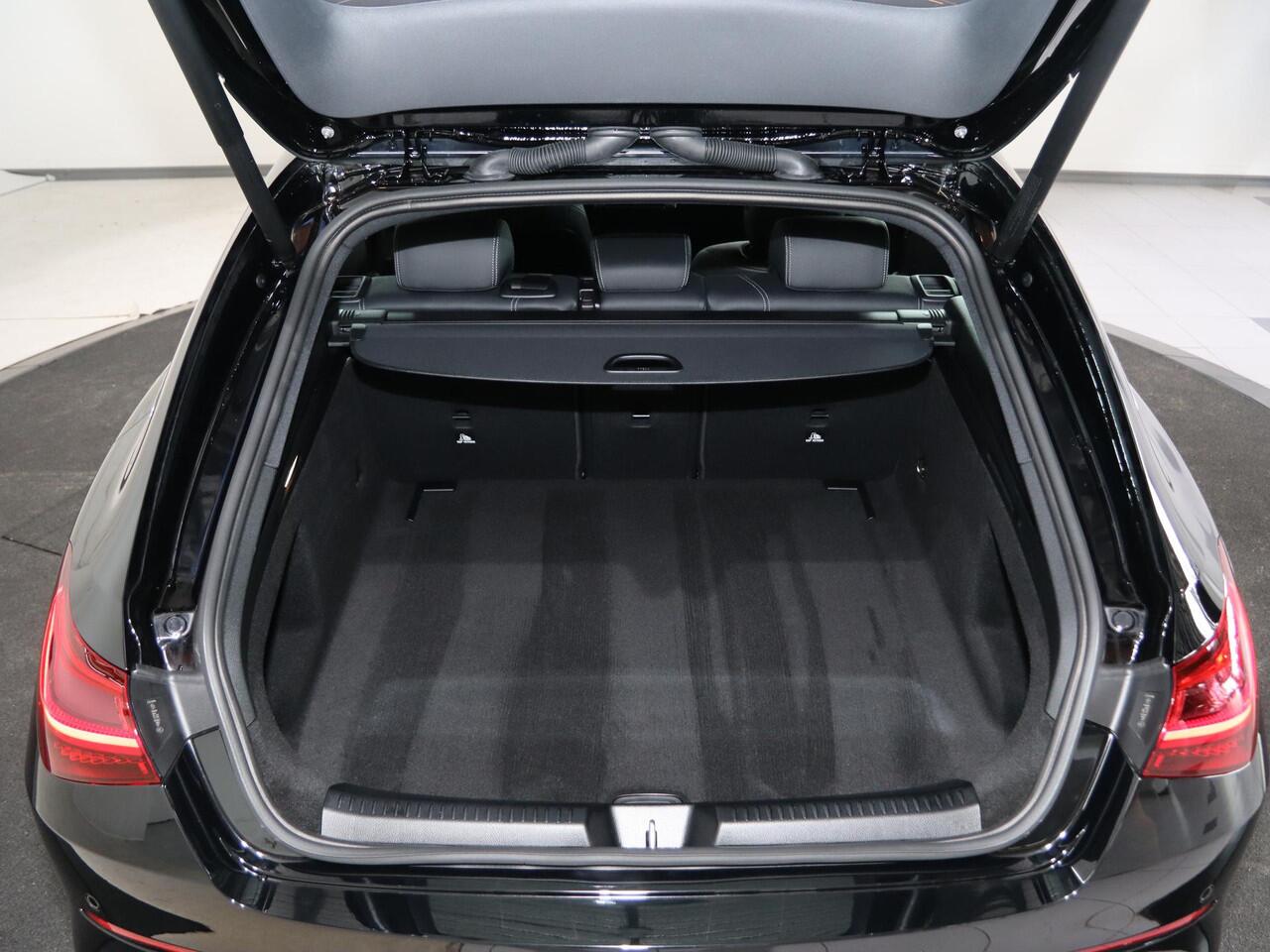 Mercedes-Benz Cla Shooting Brake 180 Star Edition LIMITED | Stoelverwarming | Achteruitrijcamera | LED koplampen | MBUX |