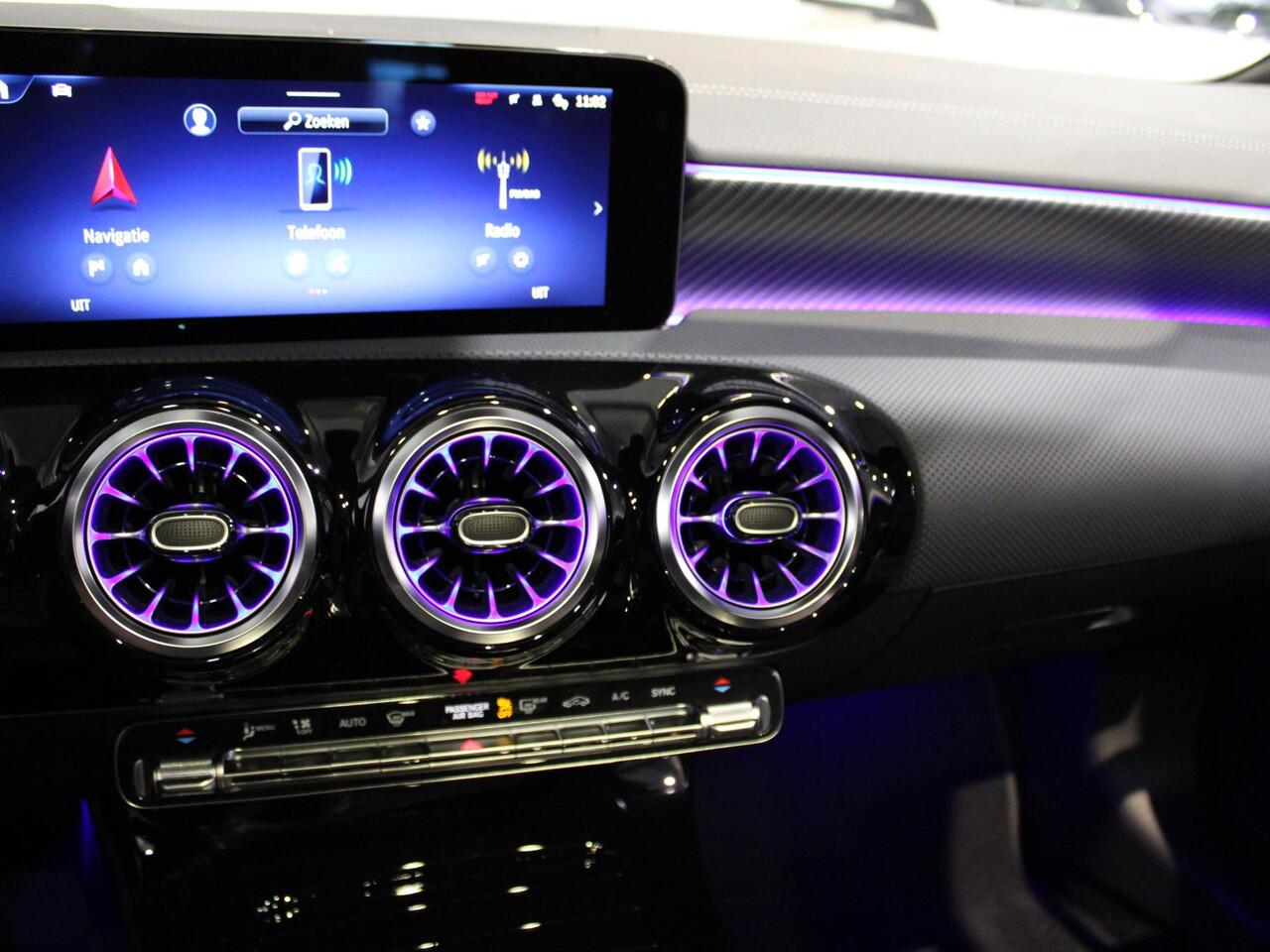 Mercedes-Benz Cla Shooting Brake 200 Luxury Line Panorama dak