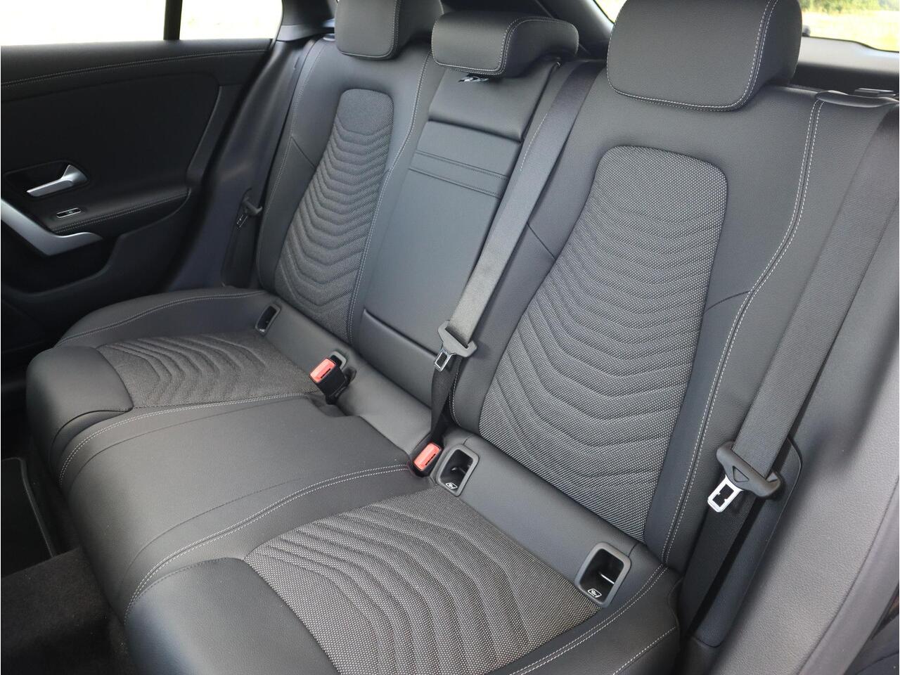 Mercedes-Benz Cla Shooting Brake 180 Star Edition Luxury Line