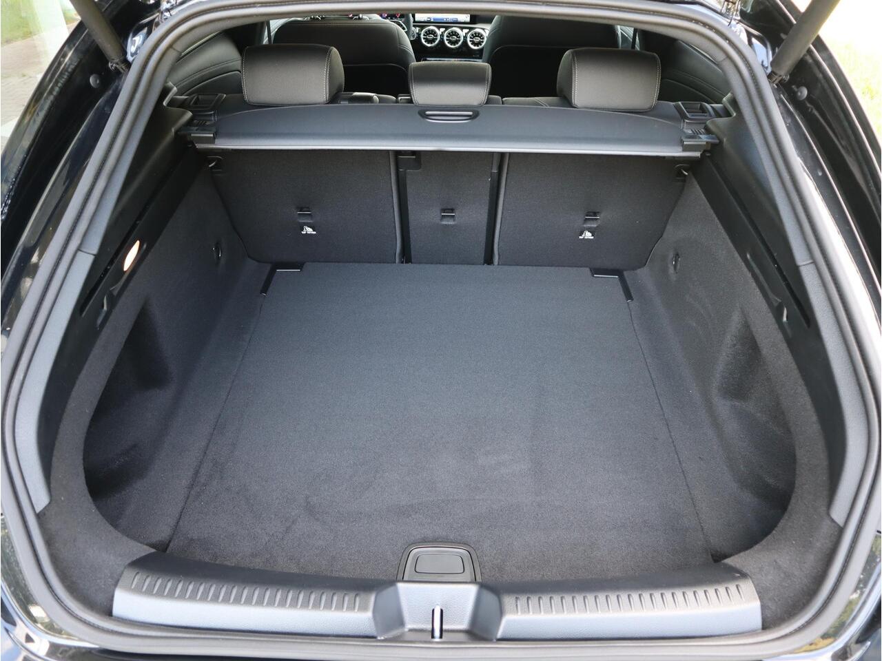 Mercedes-Benz Cla Shooting Brake 180 Star Edition Luxury Line