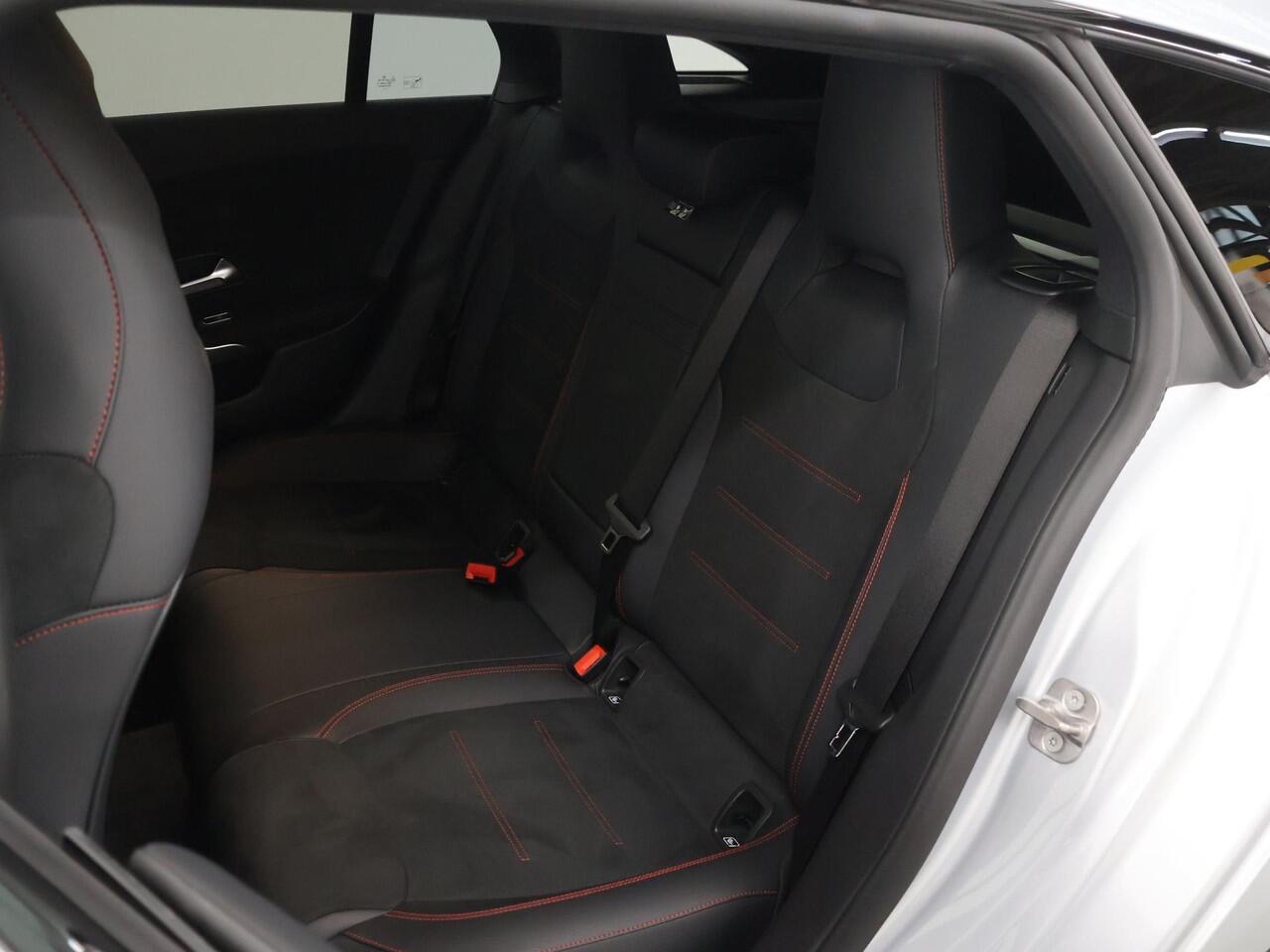 Mercedes-Benz Cla Shooting Brake 180 Star Edition AMG Line LIMITED | Panoramaschuifdak | Night | Achteruitrijcamera