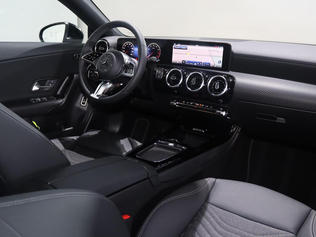 Mercedes-Benz Cla Shooting Brake 180 Star Edition | Dodehoekassistent | Achteruitrijcamera | Multibeam LED koplampen