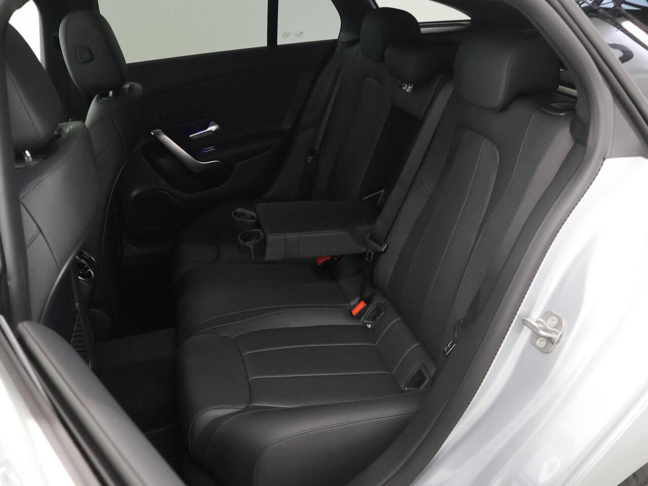 Mercedes-Benz Cla Shooting Brake 180 Star Edition Luxury line | Camera | Panoramadak | Stoelverwarming |