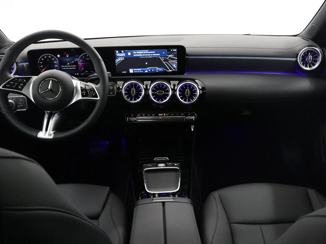 Mercedes-Benz Cla Shooting Brake 180 Star Edition Luxury line | Camera | Panoramadak | Stoelverwarming |
