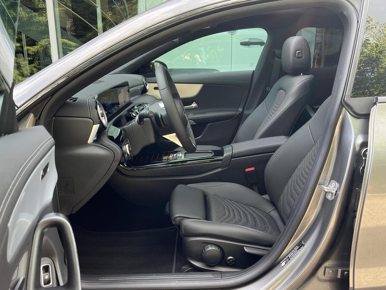 Mercedes-Benz Cla Shooting Brake 250 e Star Edition Luxury | Panoramadak | Nightpakket | MULTIBEAM LED | Dodehoekassistent | Sfeerverlichting | Stoelverwarming | Apple CarPlay | Android Auto | Achteruitrijcamera