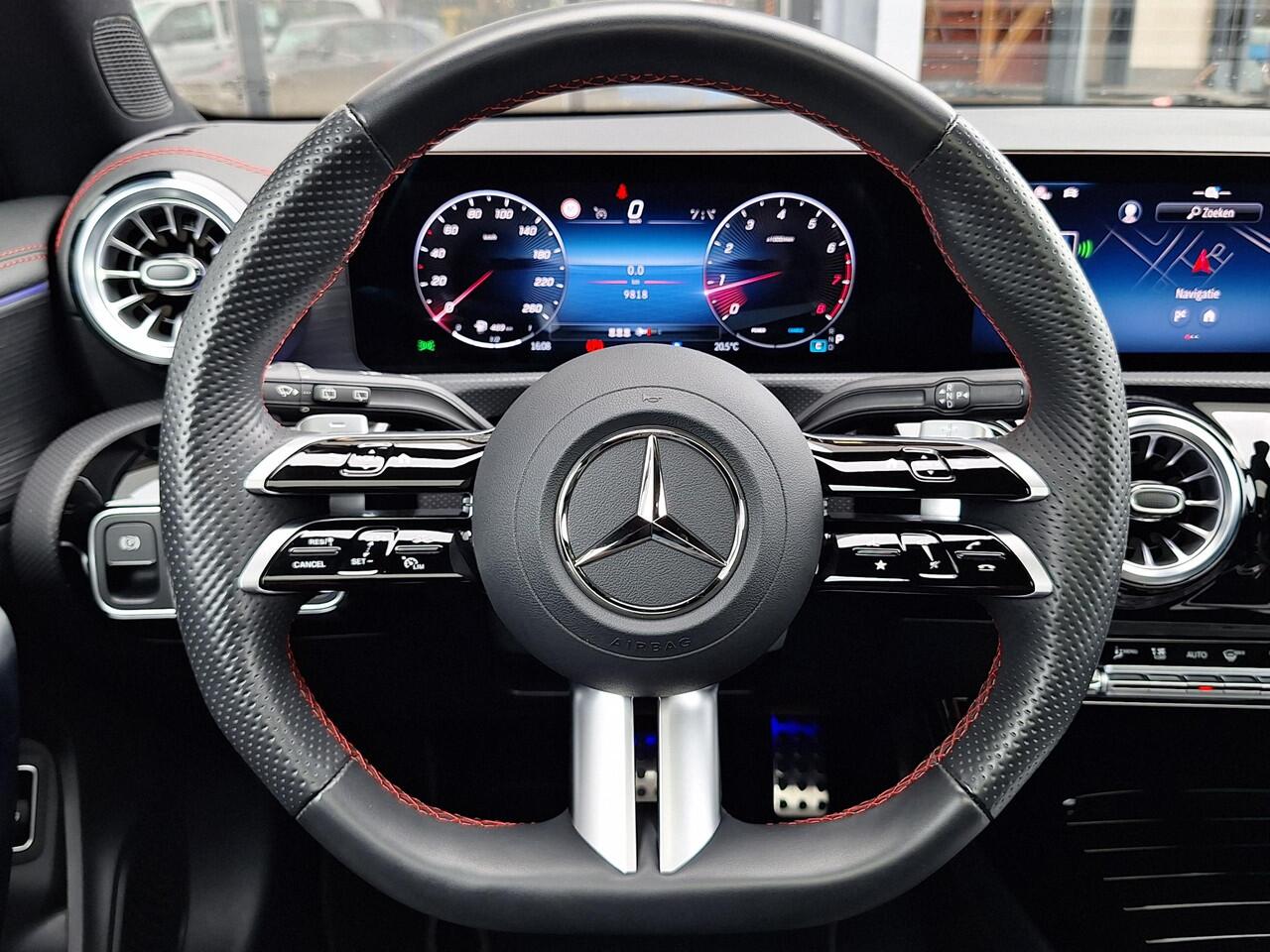 Mercedes-Benz Cla Shooting Brake 180 Star Edition AMG | Panoramadak | Nightpakket | Dodehoekassistent | Apple CarPlay | Android Auto | Sfeerverlichting | Stoelverwarming | Achteruitrijcamera | Elektrisch inklapbare buitenspiegels