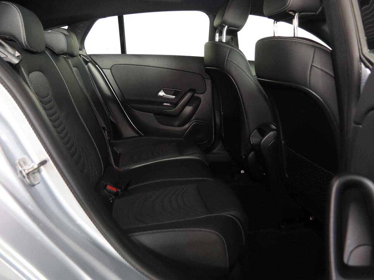 Mercedes-Benz Cla Shooting Brake 180 Star Edition LIMITED | Voorstoelen verwarmd | Achteruitrijcamera | LED koplampen |