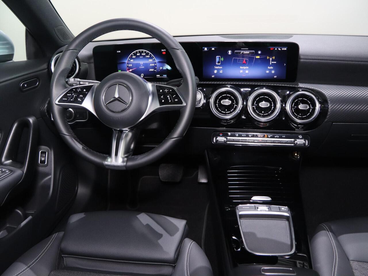 Mercedes-Benz Cla Shooting Brake 180 Star Edition LIMITED | Voorstoelen verwarmd | Achteruitrijcamera | LED koplampen |