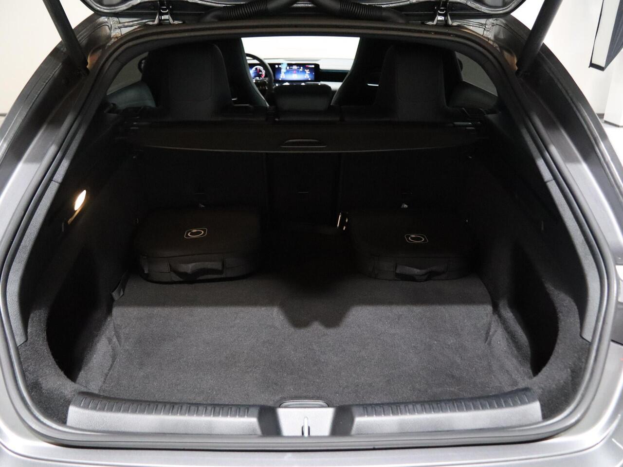 Mercedes-Benz Cla Shooting Brake 250e Business Solution AMG | Panoramaschuifdak | Nightpakket | Achteruitrijcamera