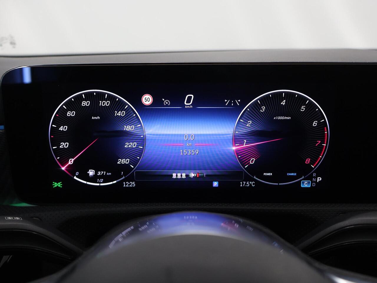 Mercedes-Benz Cla Shooting Brake 180 Star Edition Luxury Line | Panoramadak | Getint glas | Sfeerverlichting | Widescreen | Stoelverwarming |