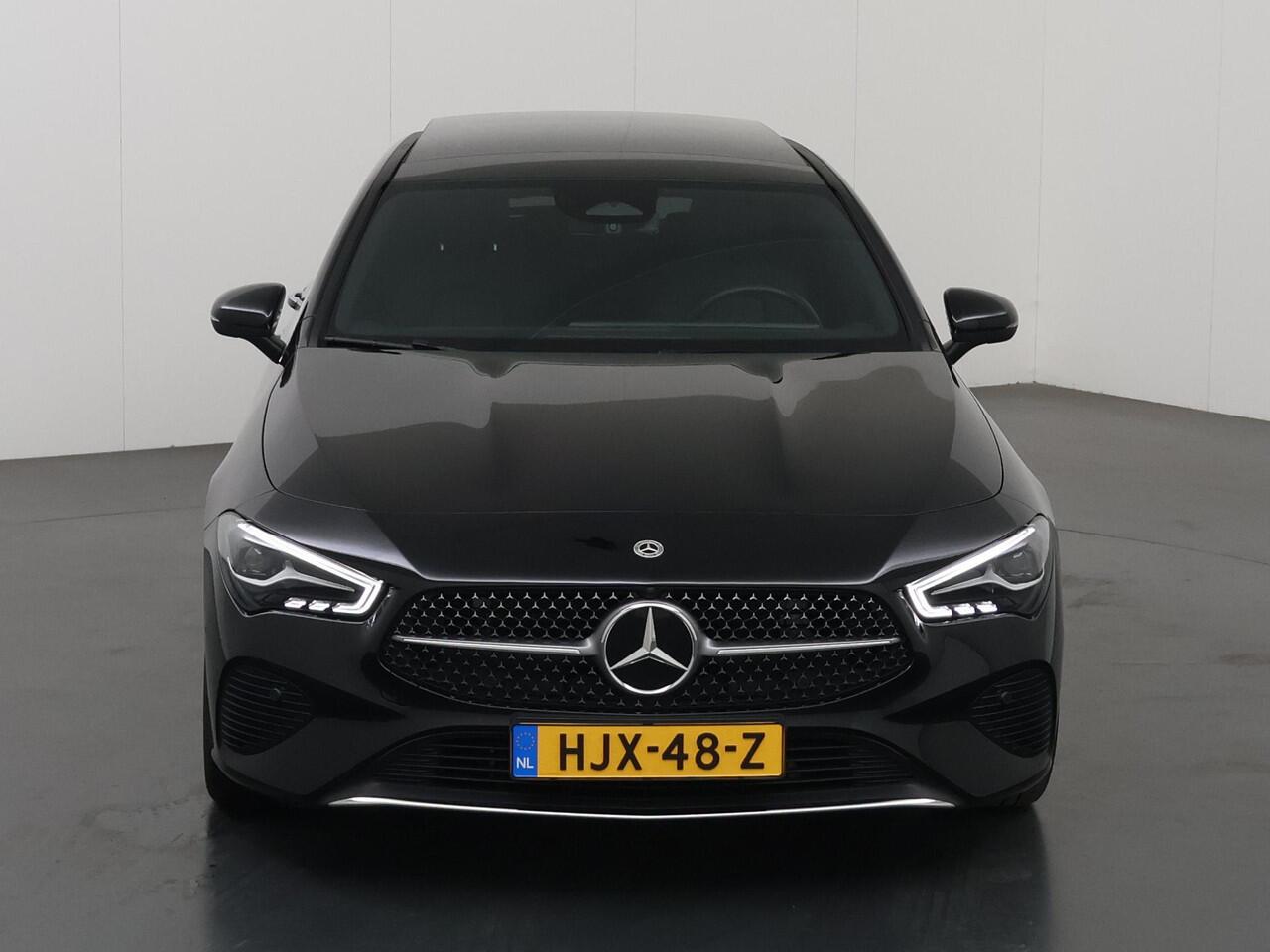 Mercedes-Benz Cla Shooting Brake 180 Star Edition Luxury Line | Panoramadak | Getint glas | Sfeerverlichting | Widescreen | Stoelverwarming |
