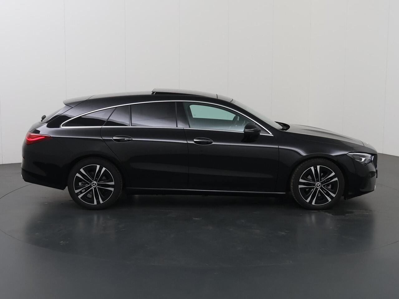 Mercedes-Benz Cla Shooting Brake 180 Star Edition Luxury Line | Panoramadak | Getint glas | Sfeerverlichting | Widescreen | Stoelverwarming |