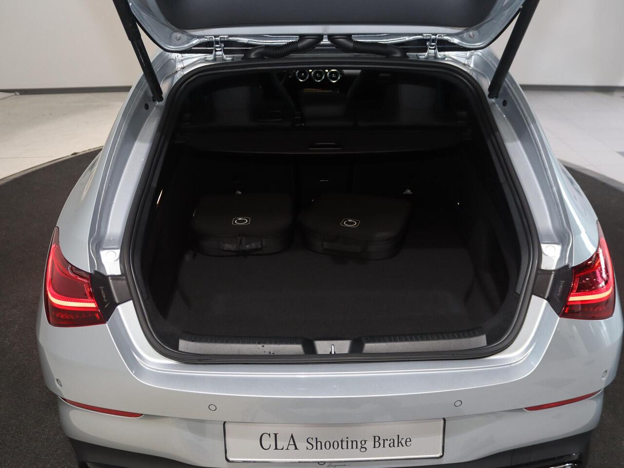 Mercedes-Benz Cla Shooting Brake 250e Business Solution AMG | Night | Panoramadak | Trekhaak | Sfeerverlichting | Parkeercamera | Stoelverwarming |