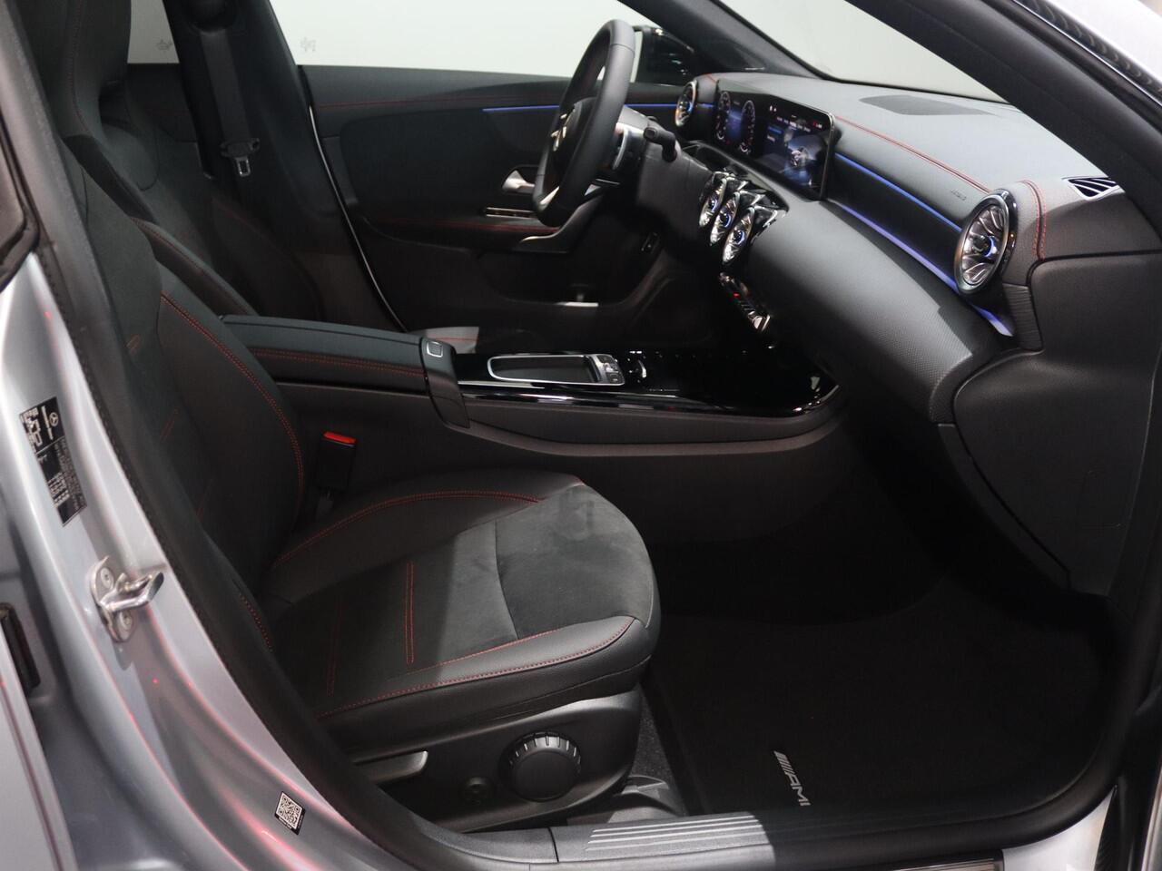 Mercedes-Benz Cla Shooting Brake 250e Business Solution AMG | Night | Panoramadak | Trekhaak | Sfeerverlichting | Parkeercamera | Stoelverwarming |