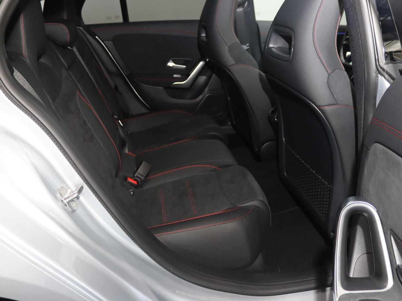 Mercedes-Benz Cla Shooting Brake 250e Business Solution AMG | Night | Panoramadak | Trekhaak | Sfeerverlichting | Parkeercamera | Stoelverwarming |