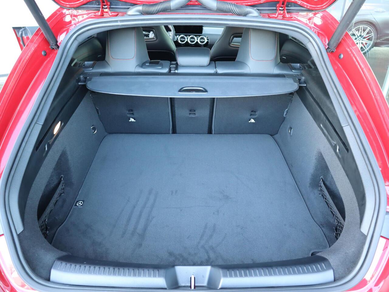 Mercedes-Benz Cla Shooting Brake 180 Star Edition AMG Line LIMITED