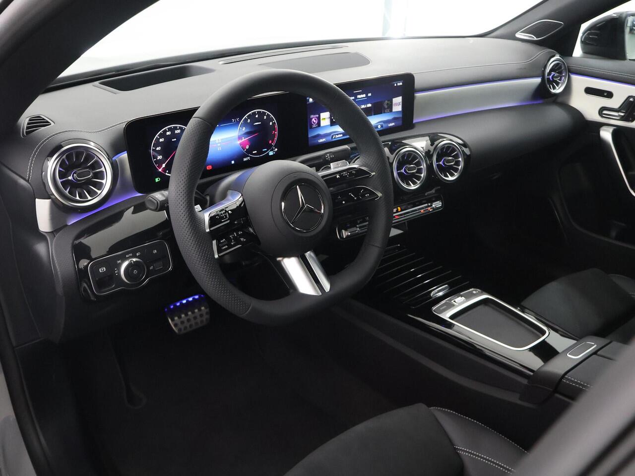 Mercedes-Benz Cla Shooting Brake 180 Business Solution AMG | AMG Line Plus | Nightpakket | Head-up display | 360° camera | Dodehoekassistent | 19 inch AMG Velgen |