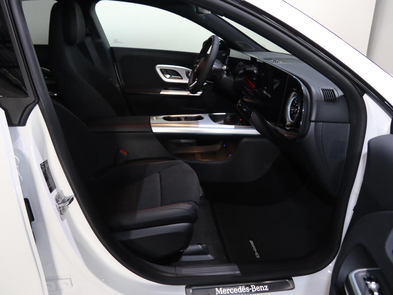 Mercedes-Benz Cla Shooting Brake 250+ Business Solution AMG 85 kWh | Panoramadak | Premium Pakket | Superscreen | Trekhaak | 19" LM-Velgen |