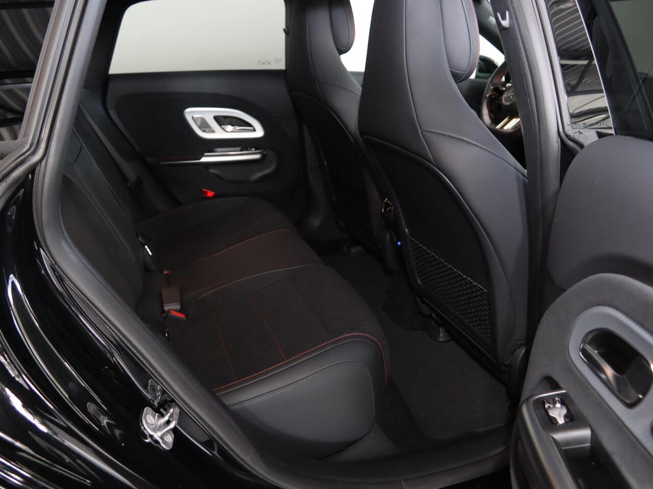 Mercedes-Benz Cla Shooting Brake 250+ Business Solution AMG 85 kWh Panoramadak | Premium Plus Pakket | Superscreen | Winterpakket | Matrix LED | Burmester | Head-Up |
