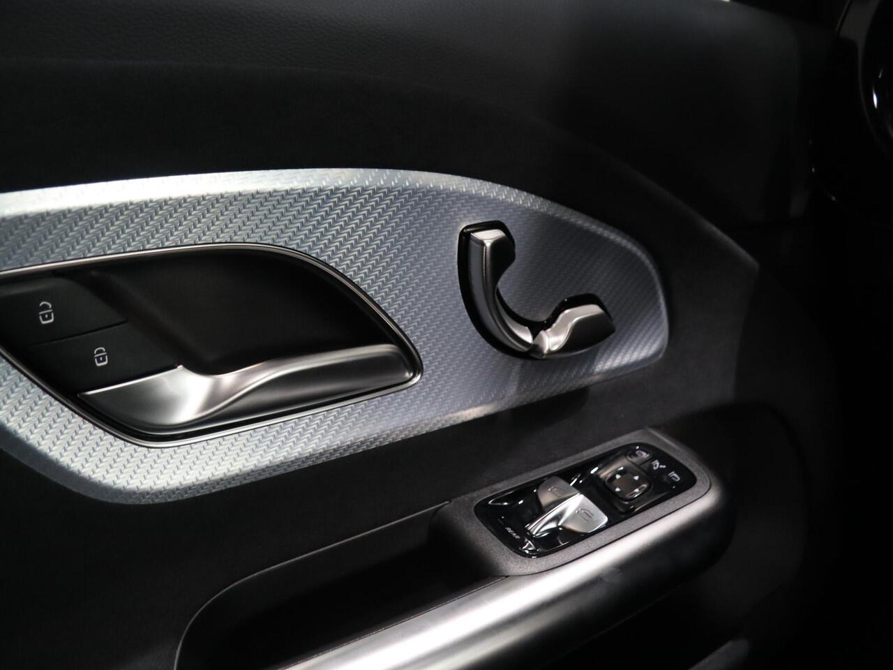 Mercedes-Benz Cla Shooting Brake 250+ Business Solution AMG 85 kWh Panoramadak | Premium Plus Pakket | Superscreen | Winterpakket | Matrix LED | Burmester | Head-Up |