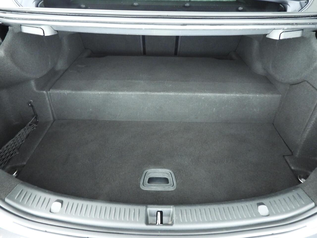 Mercedes-Benz E-KLASSE 300 e Premium Plus | Pano | 360 cam | HUD | Luchtvering | Burmester | Memory