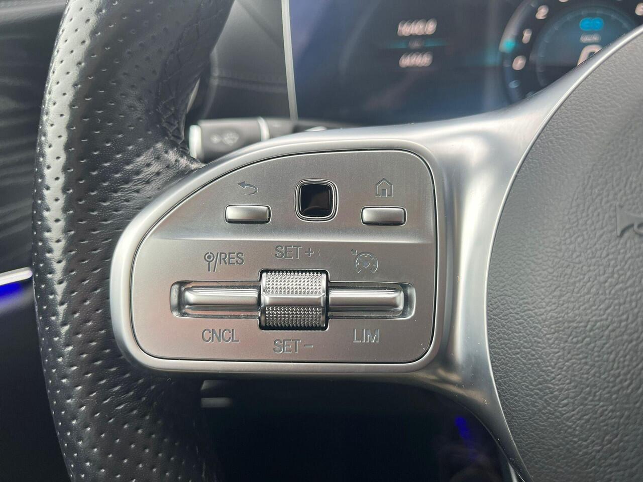 Mercedes-Benz E-KLASSE 300 e AMG Line | 320pk PHEV | Elektrisch panoramadak / schuifdak | Stoelverwarming | Bestuurdersstoel Met Geheugen | Achteruitrijcamera