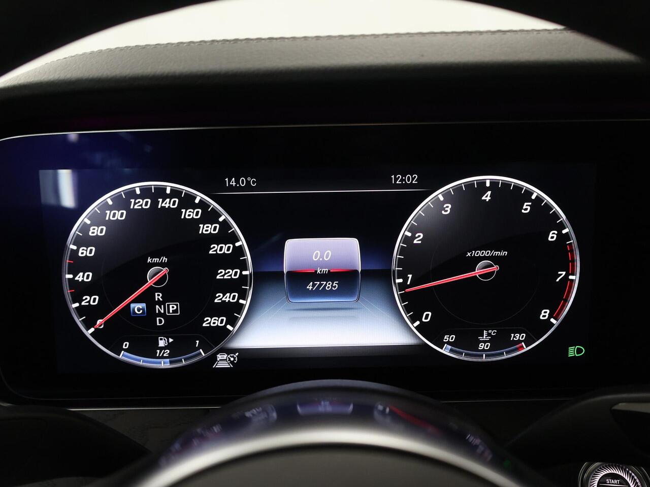 Mercedes-Benz E-KLASSE Coupé 200 Premium Plus | AMG | Night | Panoramadak | Memory | Burmester | Rijassistentiepakket | Lederen bekleding | 20" lichtmetalen velgen |