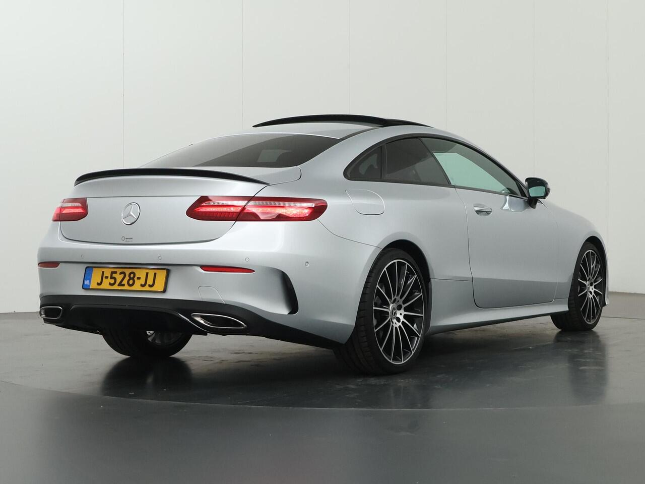 Mercedes-Benz E-KLASSE Coupé 200 Premium Plus | AMG | Night | Panoramadak | Memory | Burmester | Rijassistentiepakket | Lederen bekleding | 20" lichtmetalen velgen |