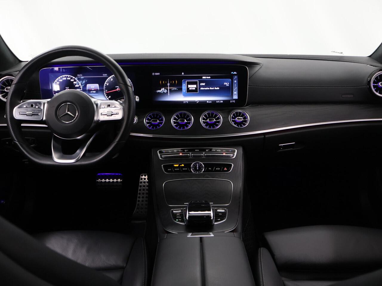 Mercedes-Benz E-KLASSE Coupé 200 Premium Plus | AMG | Night | Panoramadak | Memory | Burmester | Rijassistentiepakket | Lederen bekleding | 20" lichtmetalen velgen |