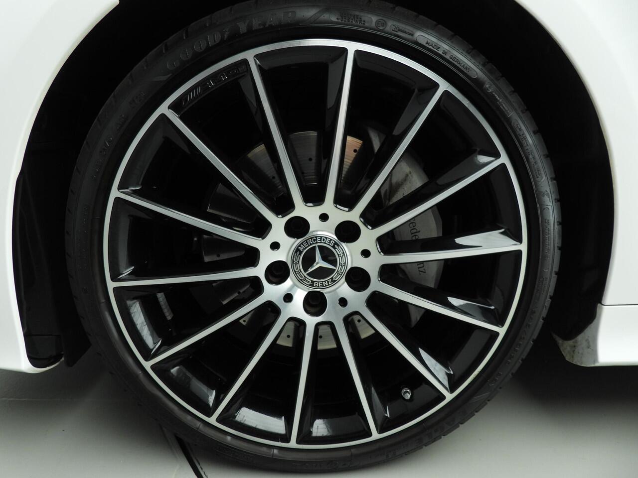 Mercedes-Benz E-KLASSE Coupé 200 AMG Line Widescreen | Pano | Camera | 20"