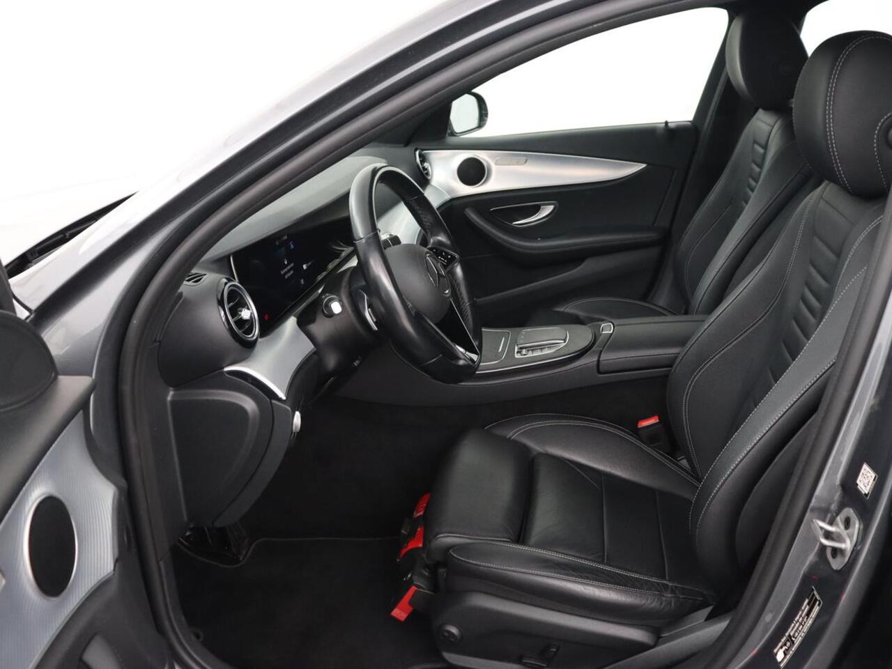 Mercedes-Benz E-KLASSE 300e Avantgarde | Leder | Stoelverwarming | 360 Camera | Keyless | Carplay | Sfeerverlichting | Widescreen | Navigatie | Park Asisst | PHEV | Plug In