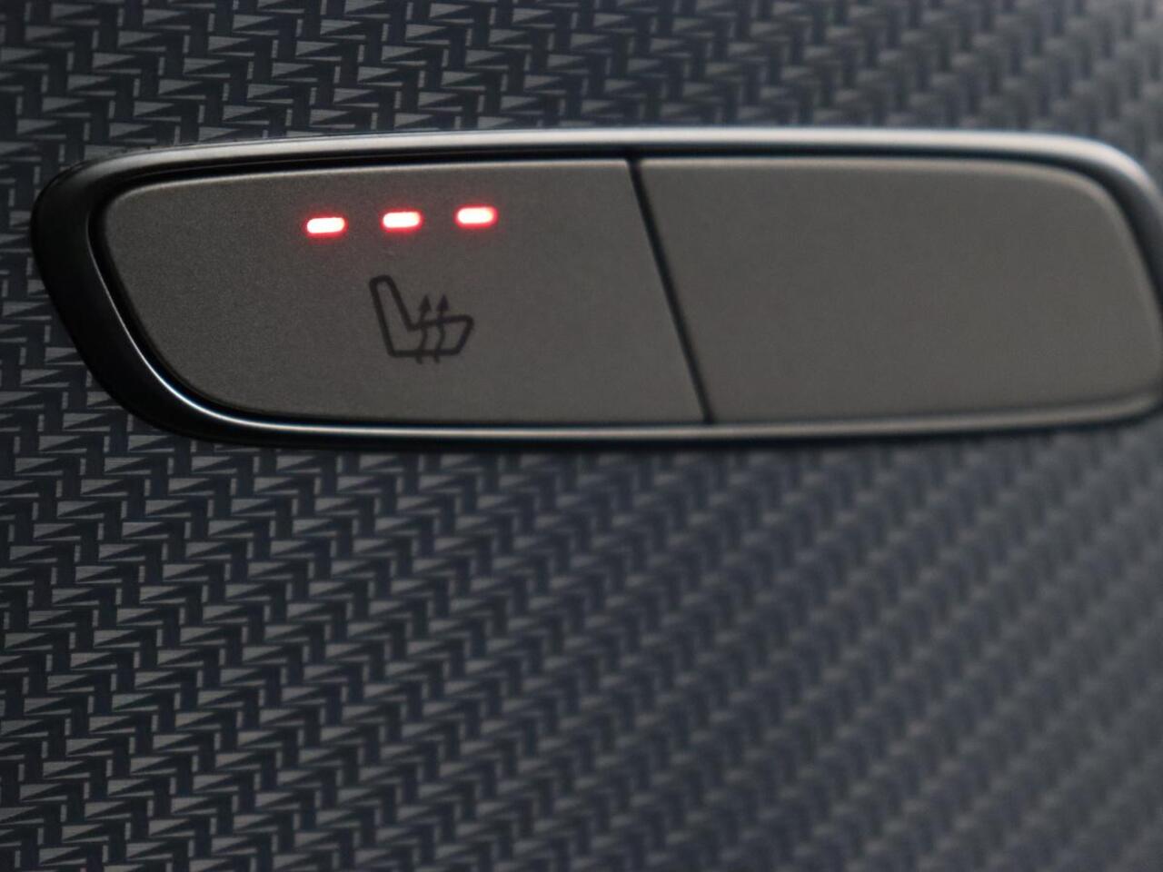 Mercedes-Benz E-KLASSE 300e Avantgarde | Leder | Stoelverwarming | 360 Camera | Keyless | Carplay | Sfeerverlichting | Widescreen | Navigatie | Park Asisst | PHEV | Plug In