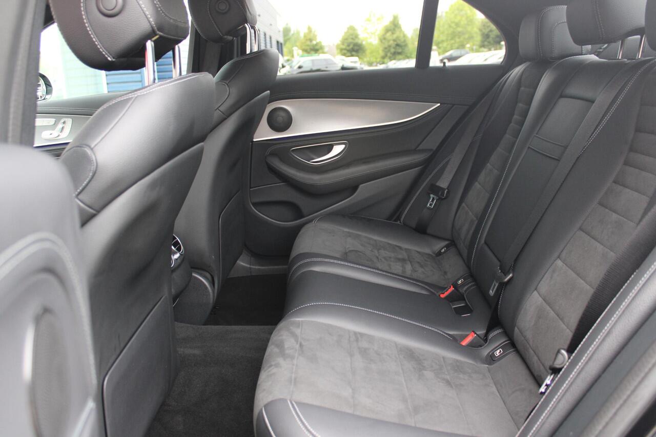 Mercedes-Benz E-KLASSE 300e BUSINESS SOLUTION AMG NIGHT EDITION | AMG-STYLING | LICHTMETALEN VELGEN 19" | 360° CAMERA | | TREKHAAK | MULTIBEAM MATRIX LED KOPLAMPEN | LED ACHTERLICHTEN | ELEKTRISCH VERSTELBARE VOORSTOELEN MET GEHEUGEN FUNCTIE | ALCANTARA / KUNSTLEDEREN BEKLEDIN