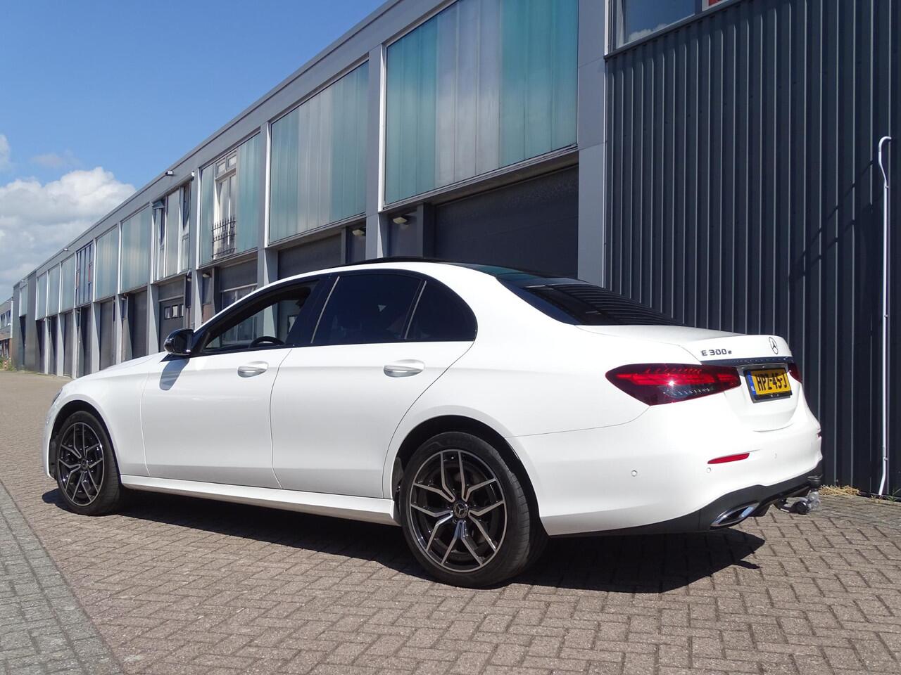 Mercedes-Benz E-KLASSE 300 e 4MATIC AMG Line AUTOMAAT| SPORT INTERIEUR| NAVIGATIE| 360-CAMERA| DODE-HOEK| MULTIMEDIA| AIRCO/ECC| ADAPTIVE CRUISECONTROLL| XENON/LED| TREKHAAK| SFEER VERLICHTING|