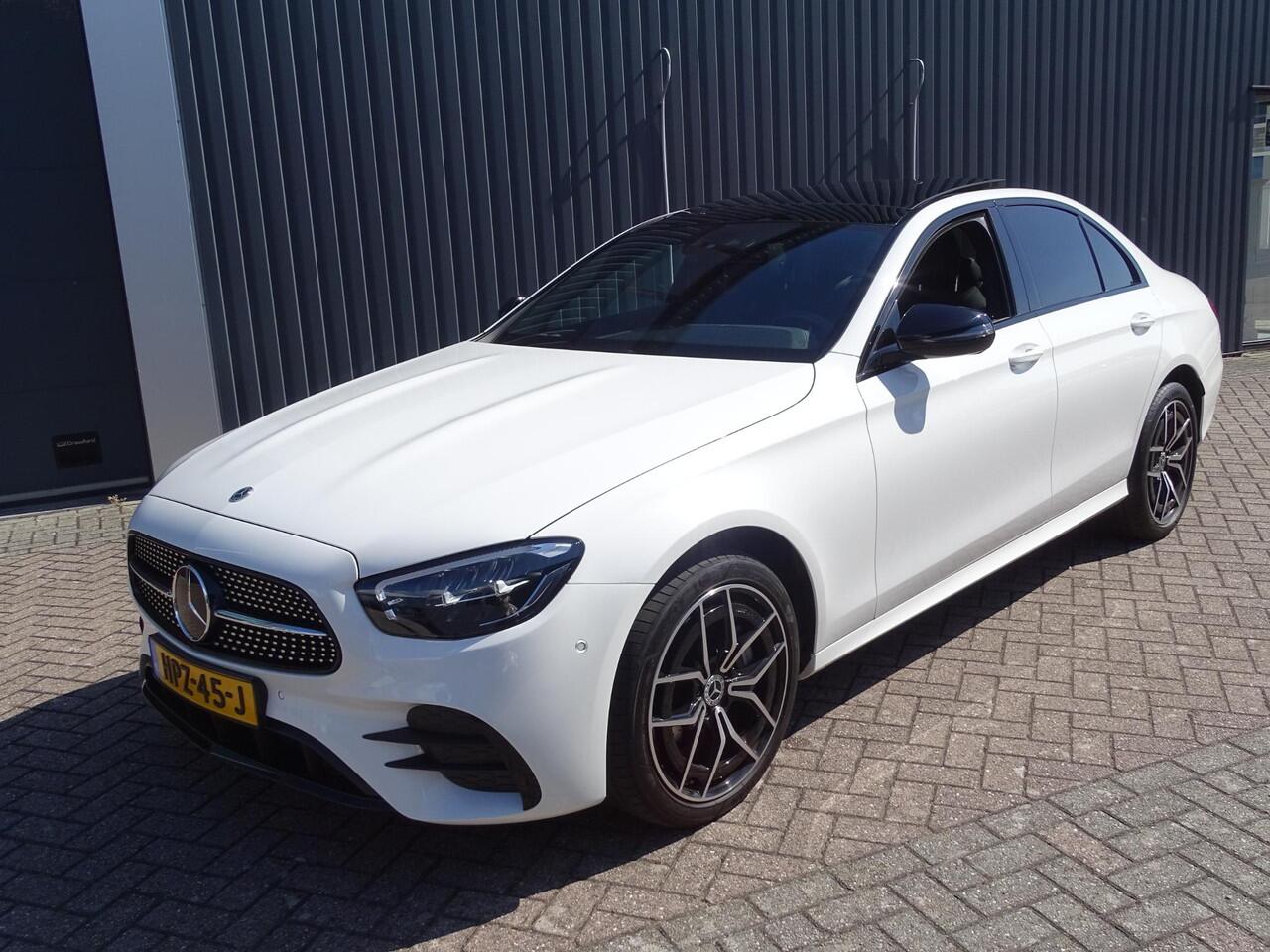 Mercedes-Benz E-KLASSE 300 e 4MATIC AMG Line AUTOMAAT| SPORT INTERIEUR| NAVIGATIE| 360-CAMERA| DODE-HOEK| MULTIMEDIA| AIRCO/ECC| ADAPTIVE CRUISECONTROLL| XENON/LED| TREKHAAK| SFEER VERLICHTING|