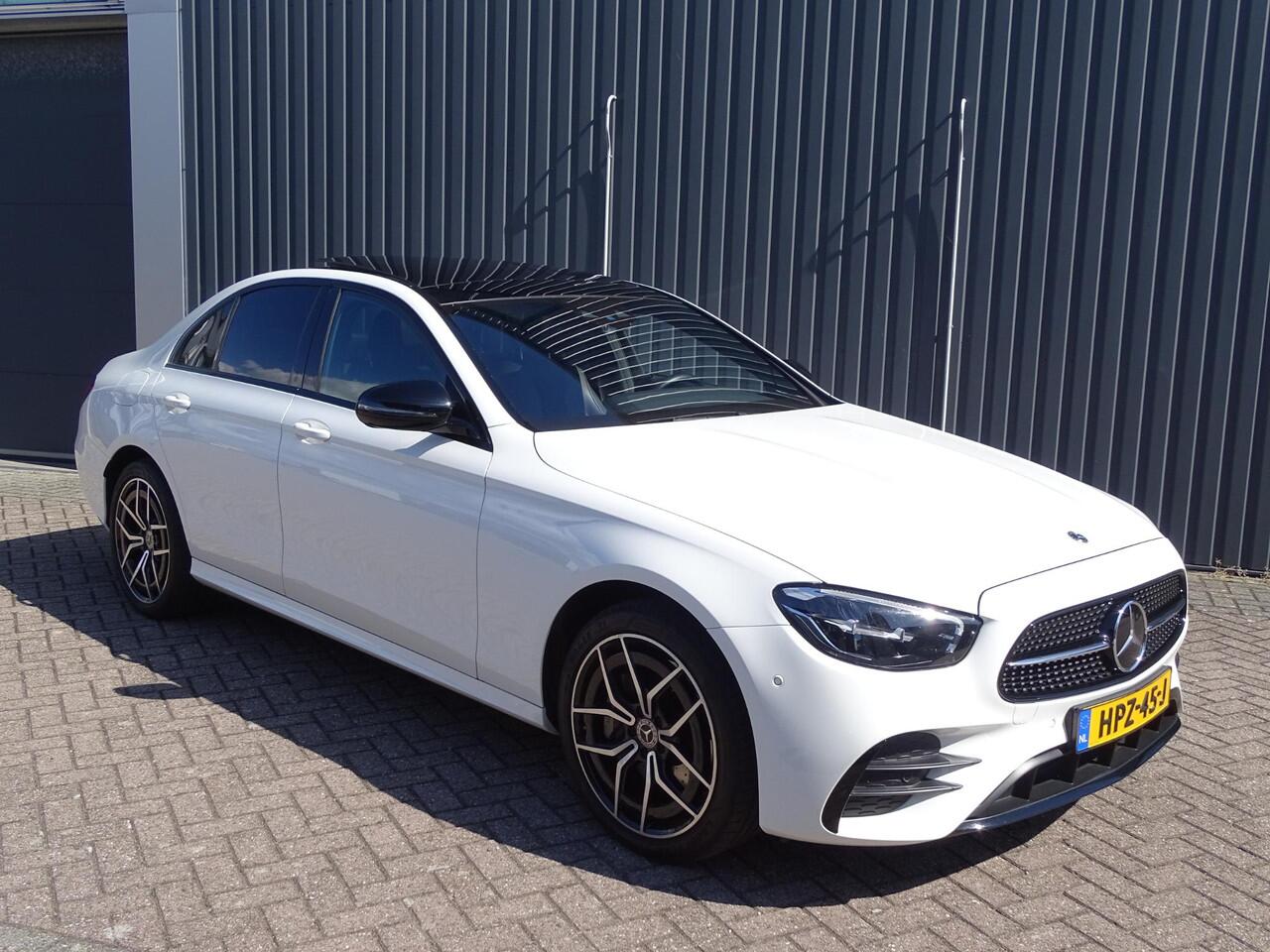 Mercedes-Benz E-KLASSE 300 e 4MATIC AMG Line AUTOMAAT| SPORT INTERIEUR| NAVIGATIE| 360-CAMERA| DODE-HOEK| MULTIMEDIA| AIRCO/ECC| ADAPTIVE CRUISECONTROLL| XENON/LED| TREKHAAK| SFEER VERLICHTING|
