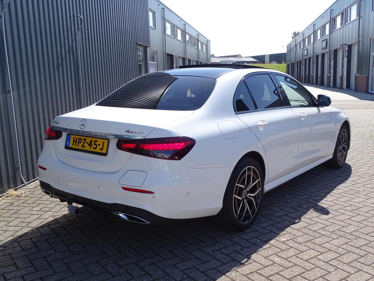 Mercedes-Benz E-KLASSE 300 e 4MATIC AMG Line AUTOMAAT| SPORT INTERIEUR| NAVIGATIE| 360-CAMERA| DODE-HOEK| MULTIMEDIA| AIRCO/ECC| ADAPTIVE CRUISECONTROLL| XENON/LED| TREKHAAK| SFEER VERLICHTING|