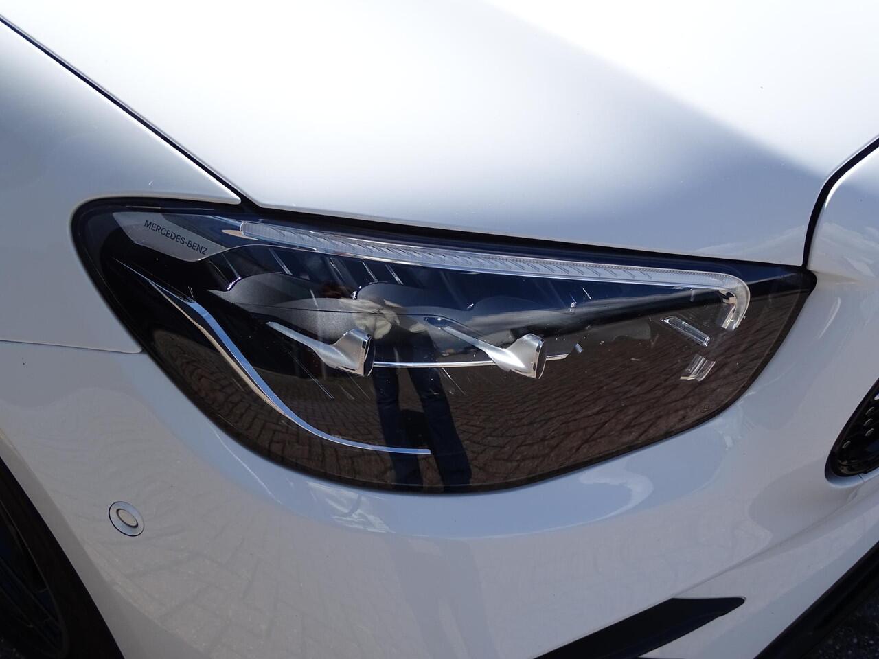 Mercedes-Benz E-KLASSE 300 e 4MATIC AMG Line AUTOMAAT| SPORT INTERIEUR| NAVIGATIE| 360-CAMERA| DODE-HOEK| MULTIMEDIA| AIRCO/ECC| ADAPTIVE CRUISECONTROLL| XENON/LED| TREKHAAK| SFEER VERLICHTING|