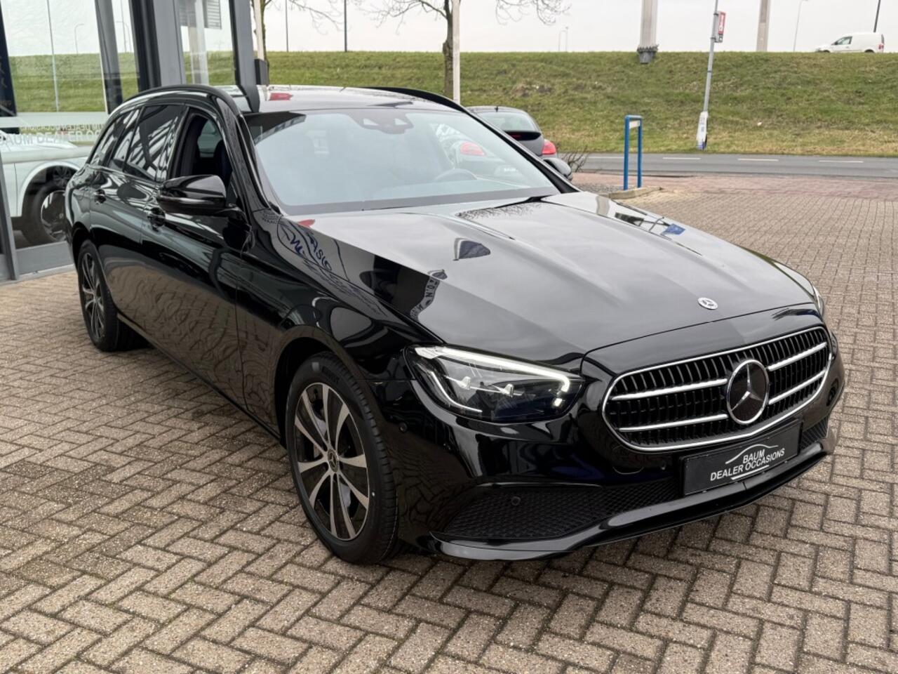 Mercedes-Benz E-KLASSE 300 De AUTOMAAT AVANTGARDE NAVI PDC-CAMERA STOELVERW.