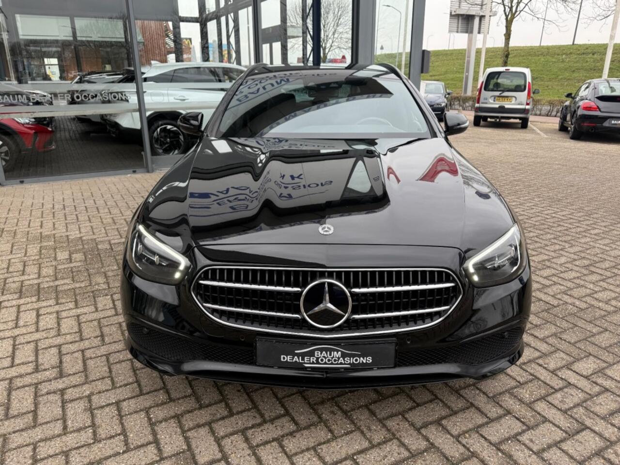 Mercedes-Benz E-KLASSE 300 De AUTOMAAT AVANTGARDE NAVI PDC-CAMERA STOELVERW.
