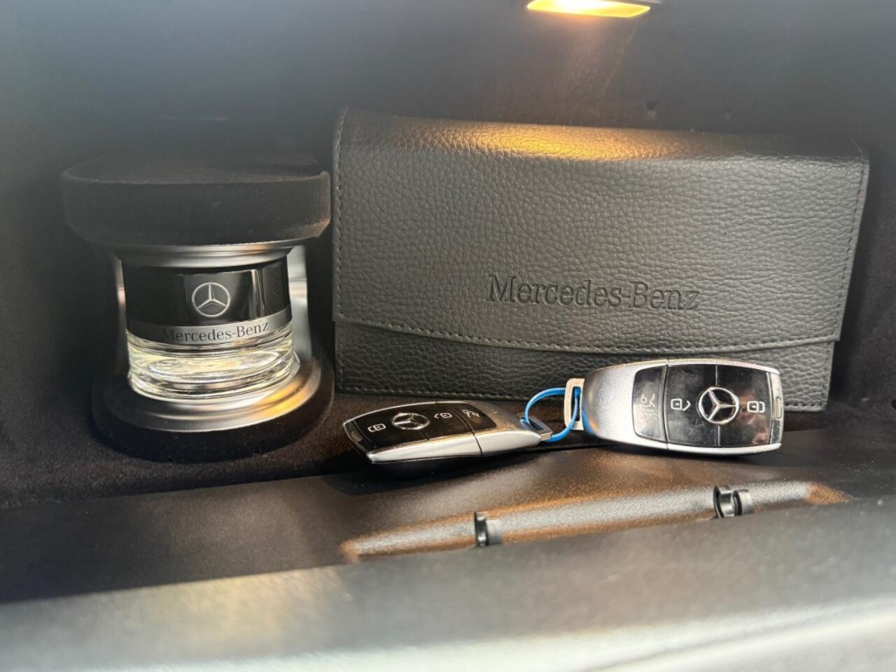 Mercedes-Benz E-KLASSE 300 De AUTOMAAT AVANTGARDE NAVI PDC-CAMERA STOELVERW.