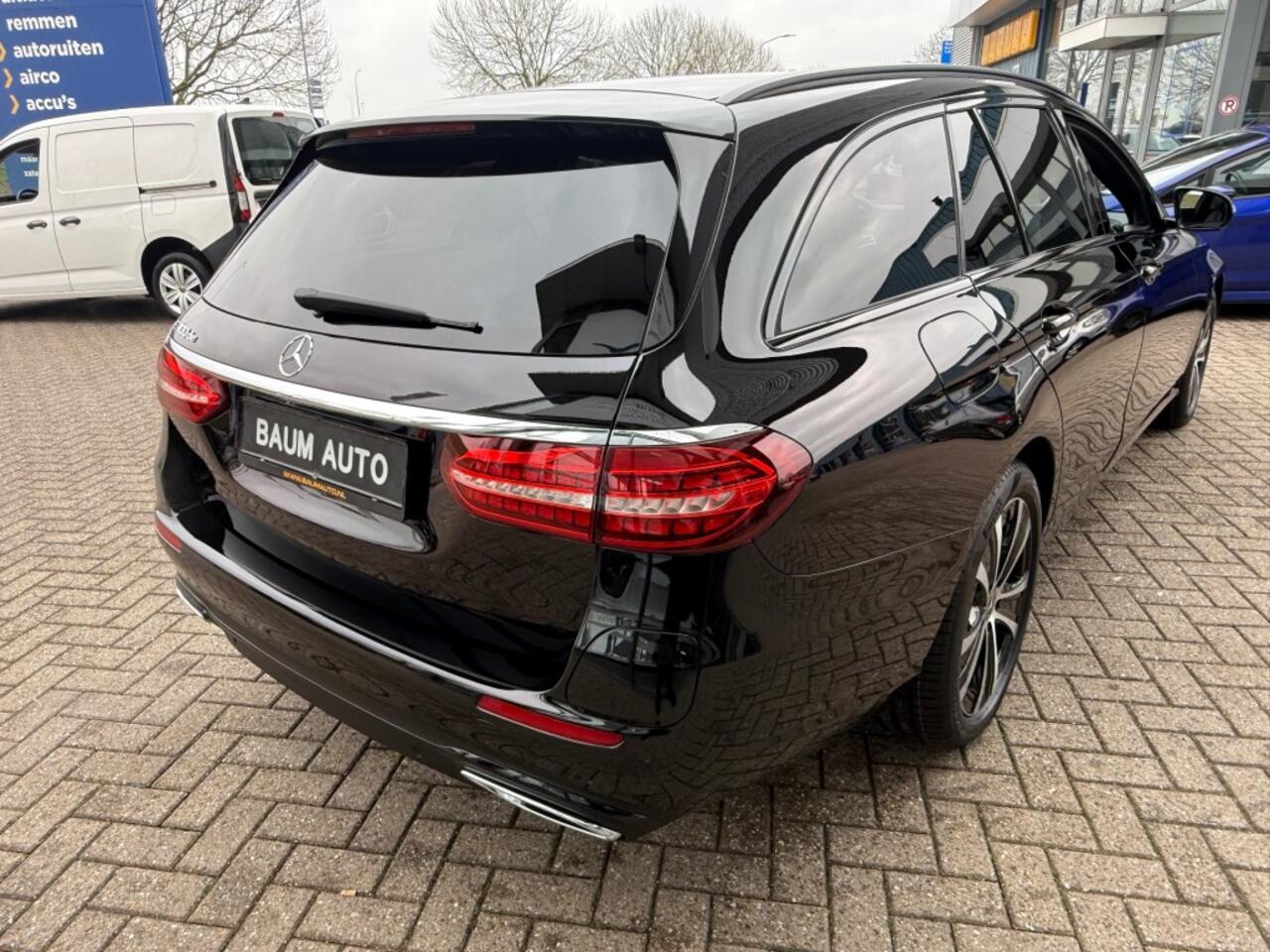 Mercedes-Benz E-KLASSE 300 De AUTOMAAT AVANTGARDE NAVI PDC-CAMERA STOELVERW.