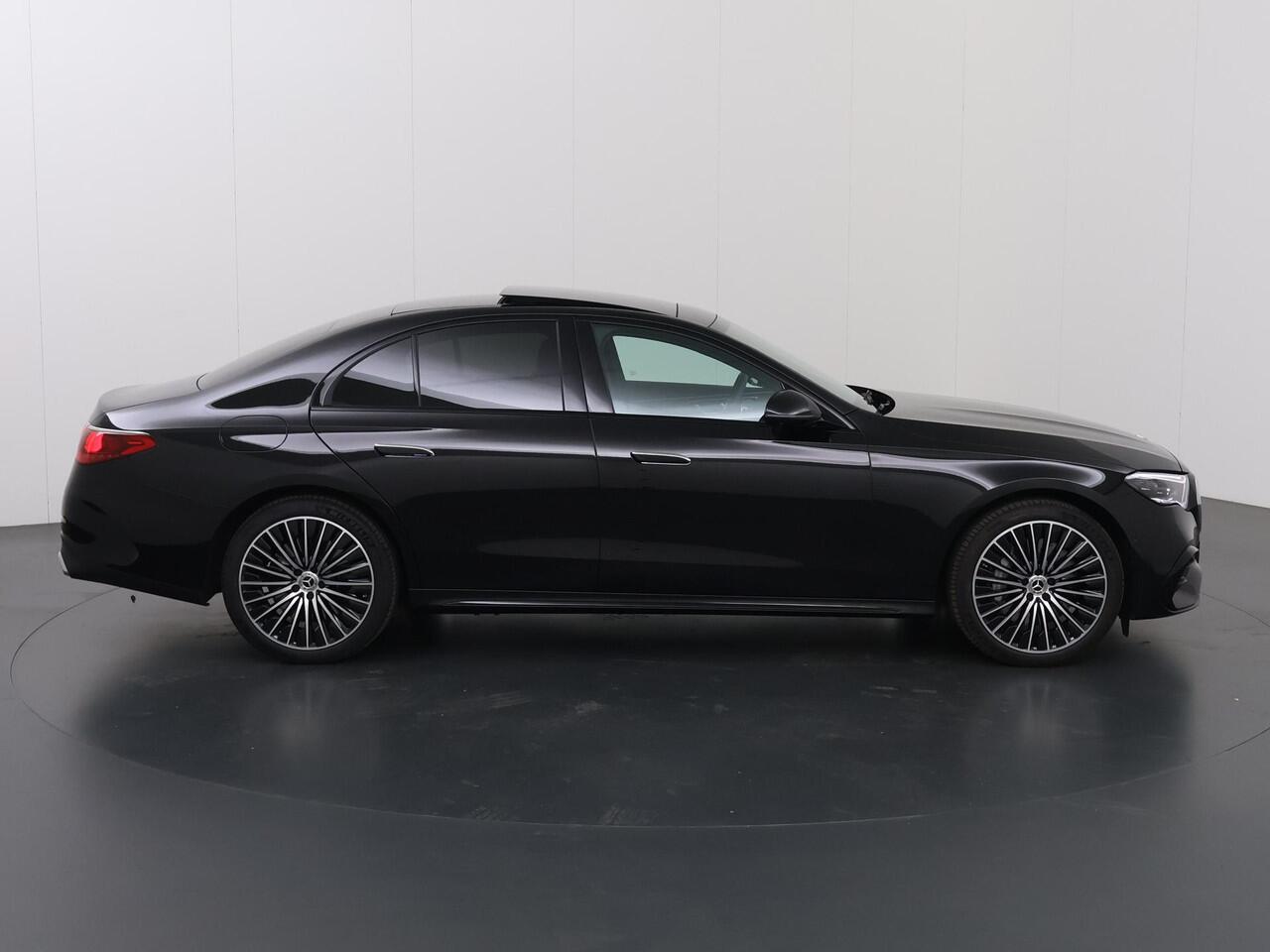 Mercedes-Benz E-KLASSE 300 e AMG Line | Panoramadak | Premium pakket | Burmester 4D | Stuurverwarming | Night pakket |