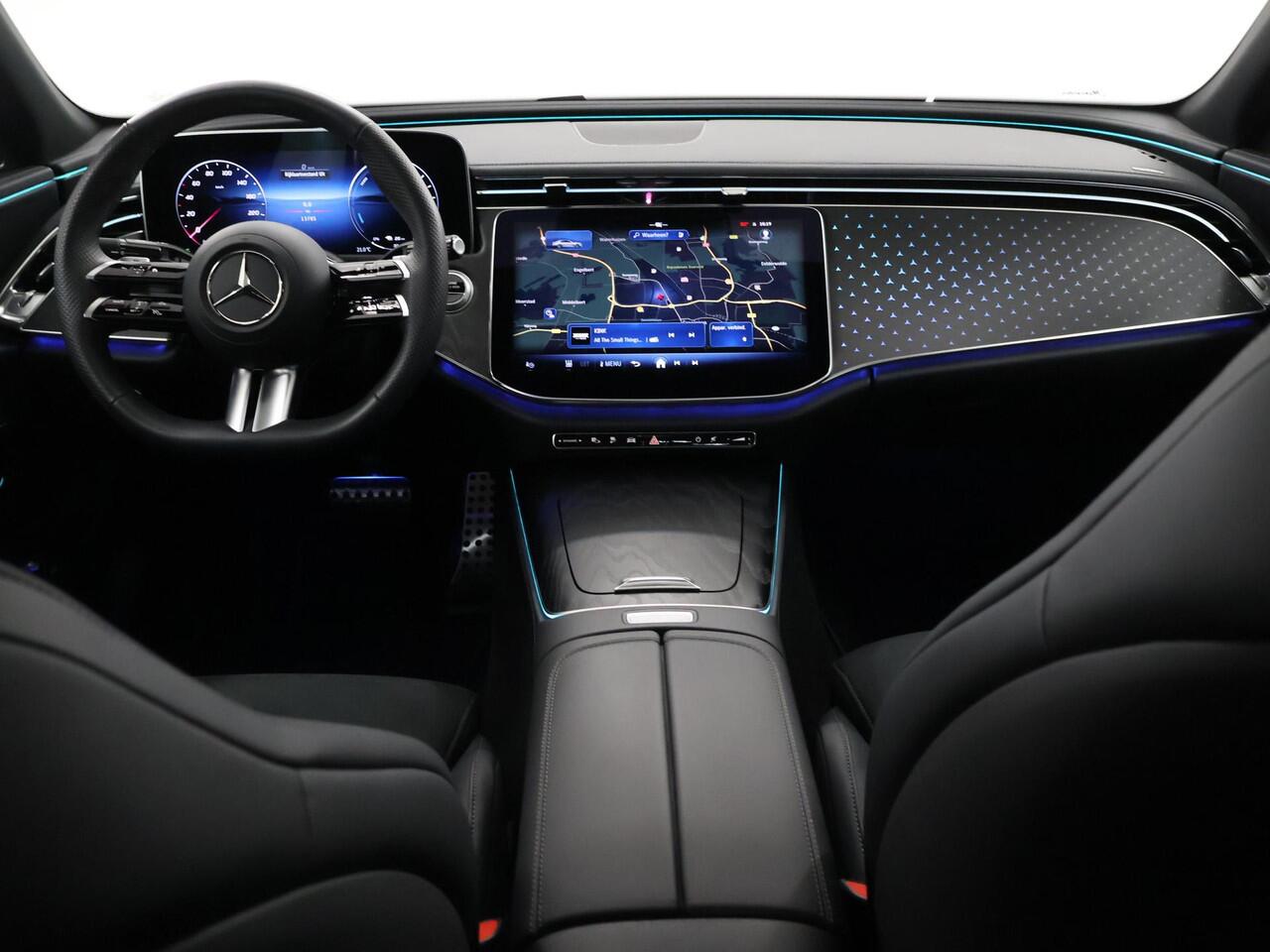 Mercedes-Benz E-KLASSE 300 e AMG Line | Panoramadak | Premium pakket | Burmester 4D | Stuurverwarming | Night pakket |