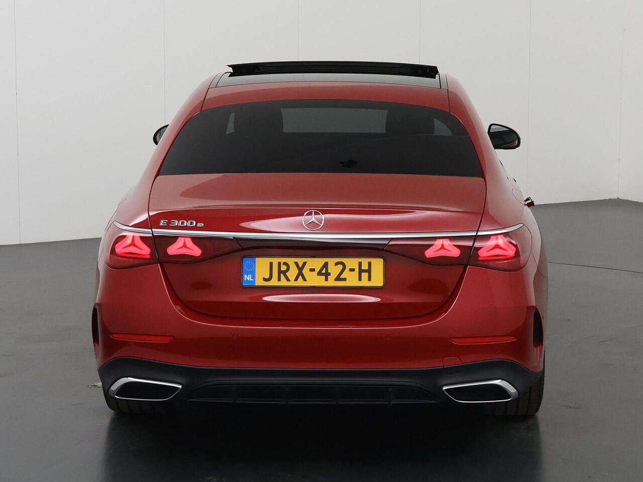 Mercedes-Benz E-KLASSE 300 e AMG Line | Premium plus | Techniek pakket | Rij assistentiepakket | Superscreen | Night pakket |