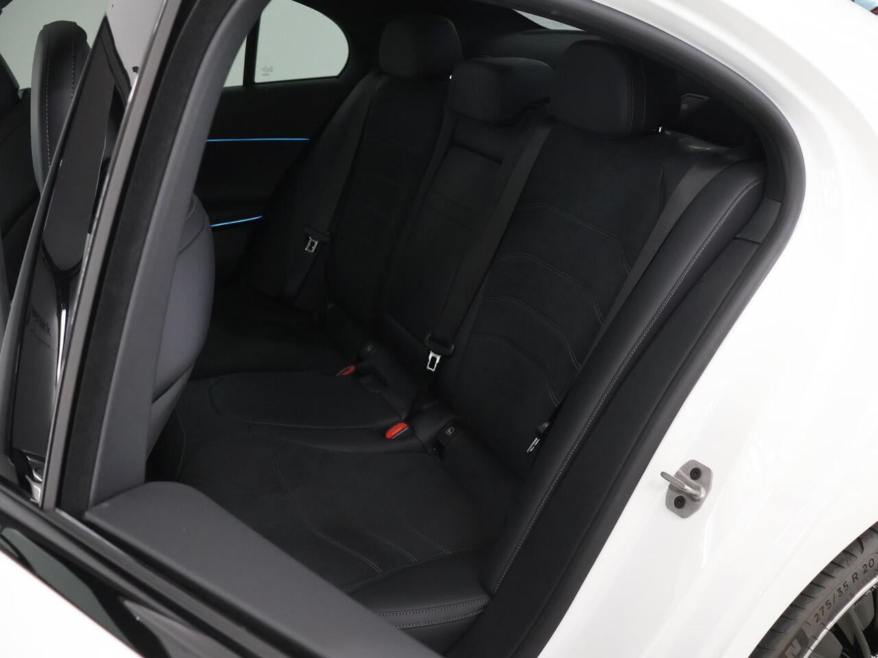 Mercedes-Benz E-KLASSE 300 e AMG Line | AMG | Panoramadak | Winter pakket | Night pakket | 20 inch lichtmetalen velgen |