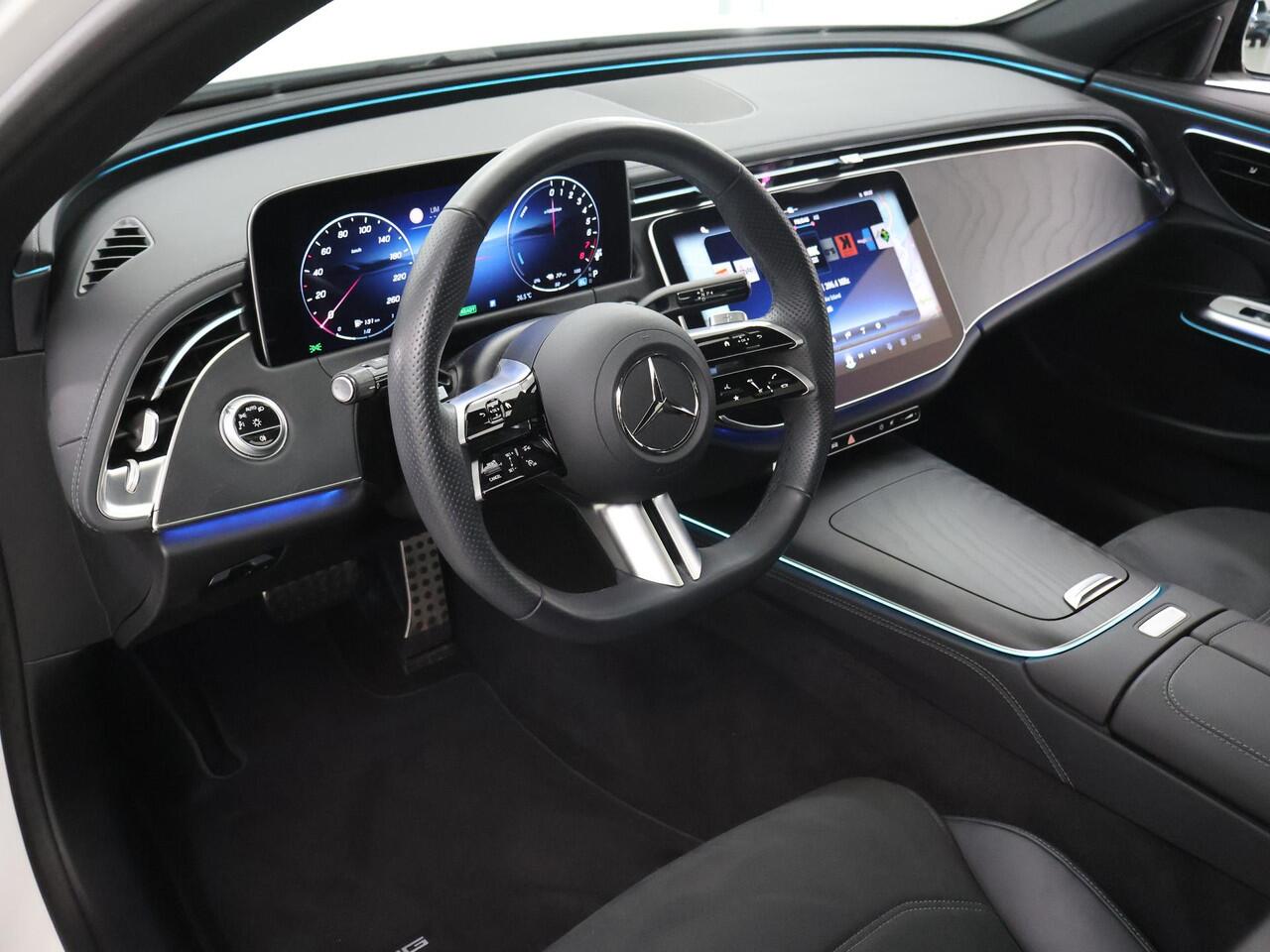 Mercedes-Benz E-KLASSE 300 e AMG Line | AMG | Panoramadak | Winter pakket | Night pakket | 20 inch lichtmetalen velgen |