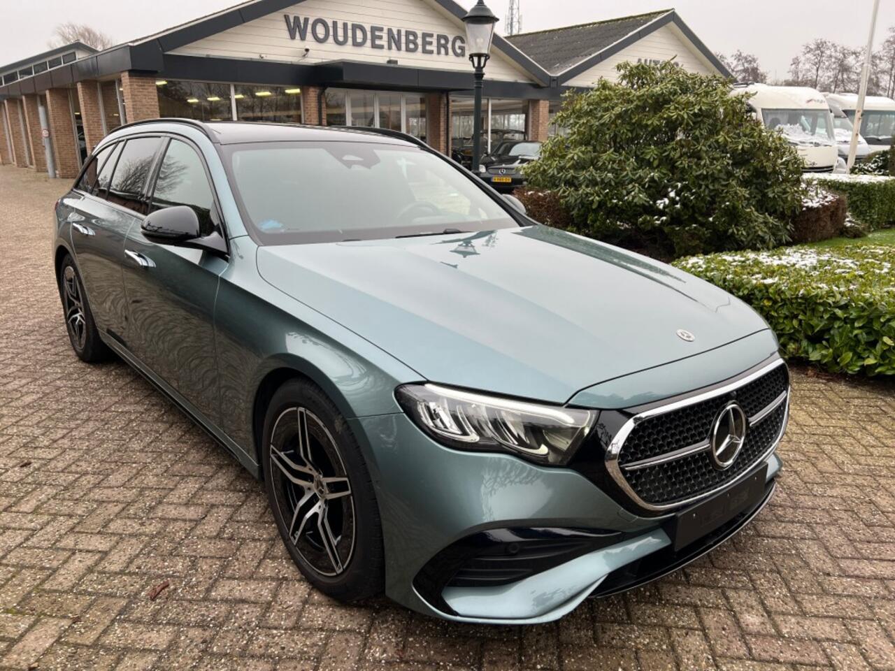 Mercedes-Benz E-KLASSE E 300e AMG int + ext, Night pakket, Pano dak, Distronic