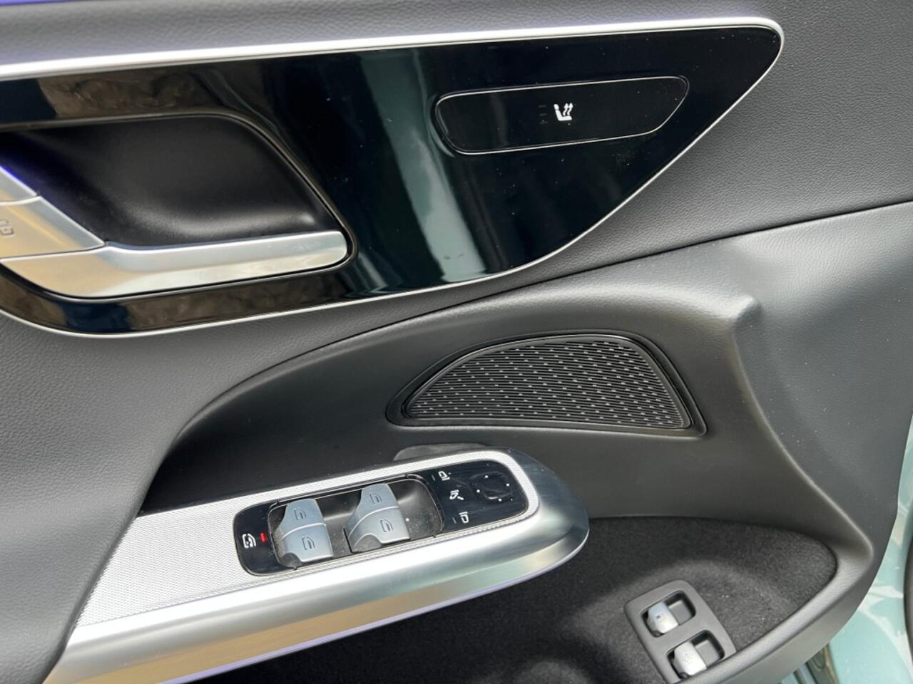 Mercedes-Benz E-KLASSE E 300e AMG int + ext, Night pakket, Pano dak, Distronic